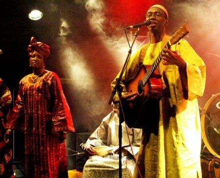 Boolumbal on stage