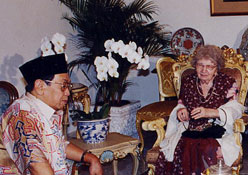 [Schimmel mit dem indonesischen Prsidenten Abdurrahman Wahib alias 'Gus Dur']
