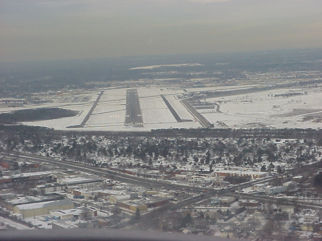 Landing approach Runway 32 Republic