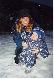 Elsa und Mara im Schnee 2001