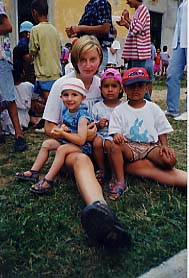 Rum�nien Kinder mit shorty