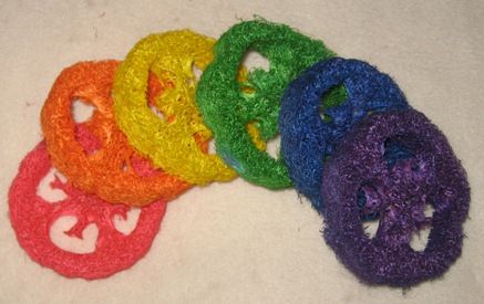 Colored_Loofah_Slices.jpg (25899 bytes)