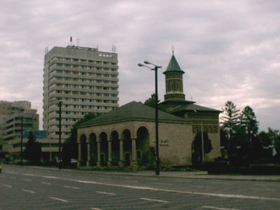 Casa Dosoftei si hotelul Moldova