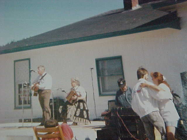 Leonard King and Mary O'Leary performing a song