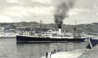 Chegada de barco de passageiros