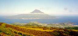 Vista do Faial, do Pico e do Canal