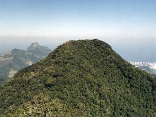 Morro da Cocanha, visto do Bico do Papagaio