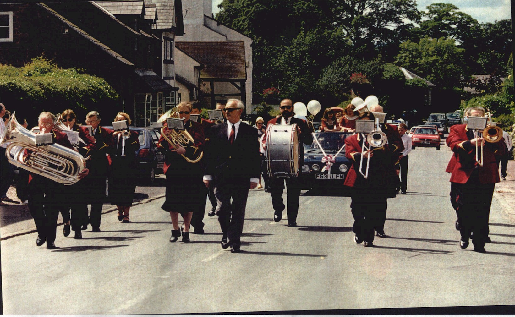 band.jpg (462627 bytes)