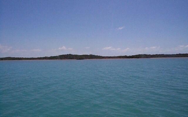 (23KB) Deserted island. Mangrove Cay, Grand Bahama, Bahamas.