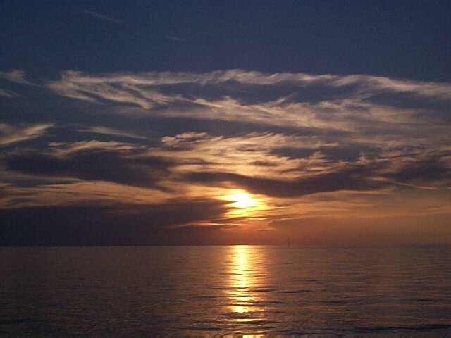 (54KB) Sunset. Mangrove Cay, Grand Bahama, Bahamas.