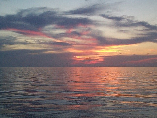 (54KB) Sunset. Mangrove Cay, Grand Bahama, Bahamas.