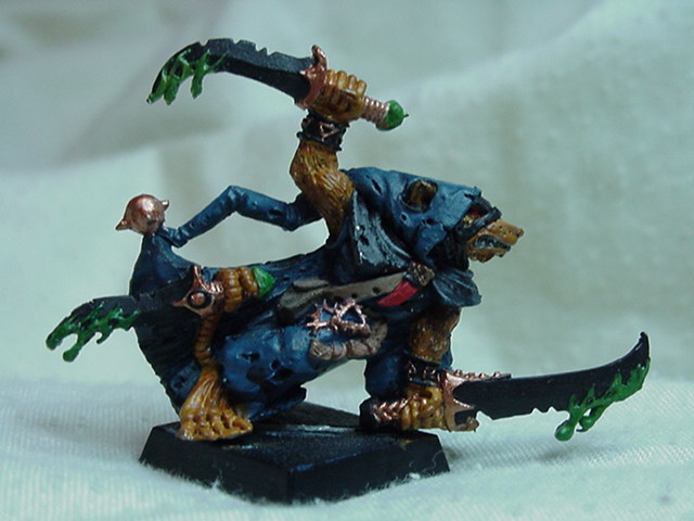 Poisoned blades bristle from the deadly Apdema'at.