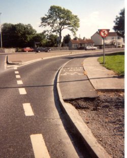 Wrong way "cycle lane" markings: Parkmore
