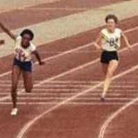 Wyomia Tyus beats Marilyn Black in the Olympics