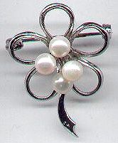 Brooch_pearl1.jpg (9261 bytes)