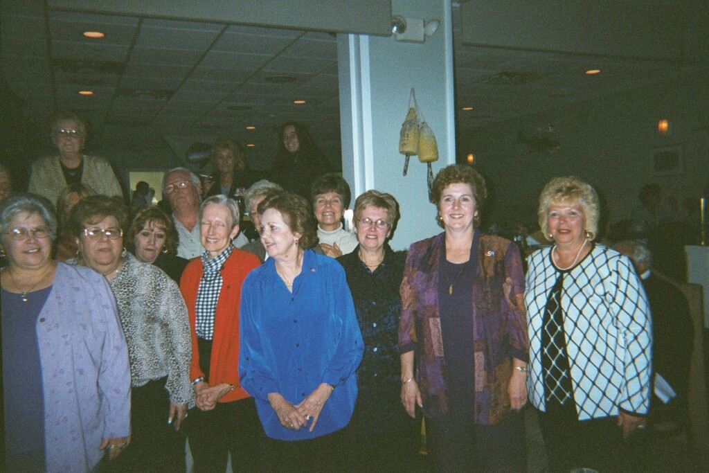 Judy, Sheila, MaryAnn, Jim, Barbara, Gayle, Pat, Kathy, Viola, Judy, way in the back Harry .� Bill was taking pics. 