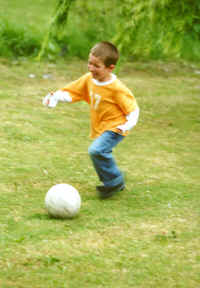 979-07-Agu-futbol.jpg (48082 bytes)