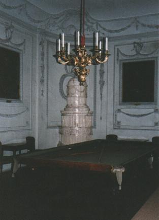 gameroom.jpg (15415 bytes)