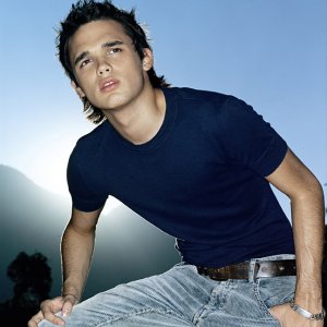 Gareth Gates - Sunshine (CD1) Cover ...From Amazon.co.uk....