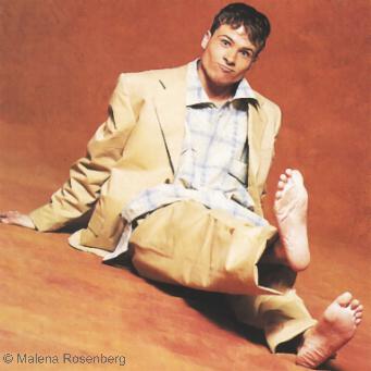 Look at those sexy feet!!He's so HOT!