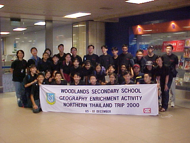 Group photo @ Changi Airport.jpg (71155 bytes)