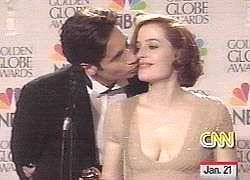 David kissing Gillian