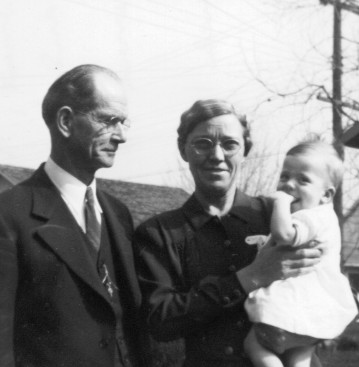 Glenn Chesnut being held by his grandparents, Alfred T. Hind and Bird Almand Hind