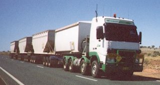 roadtrain.jpg (44281 bytes)