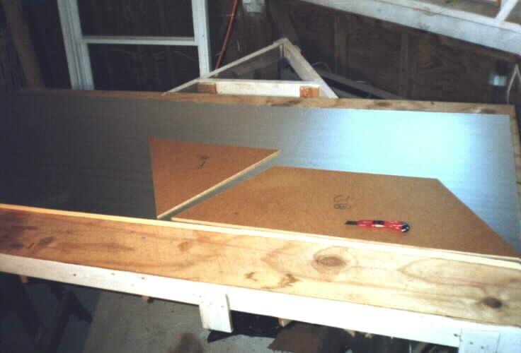Cutting board insulation using patterns and utility knife