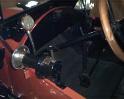 1914 Grant roadster-horn-dash