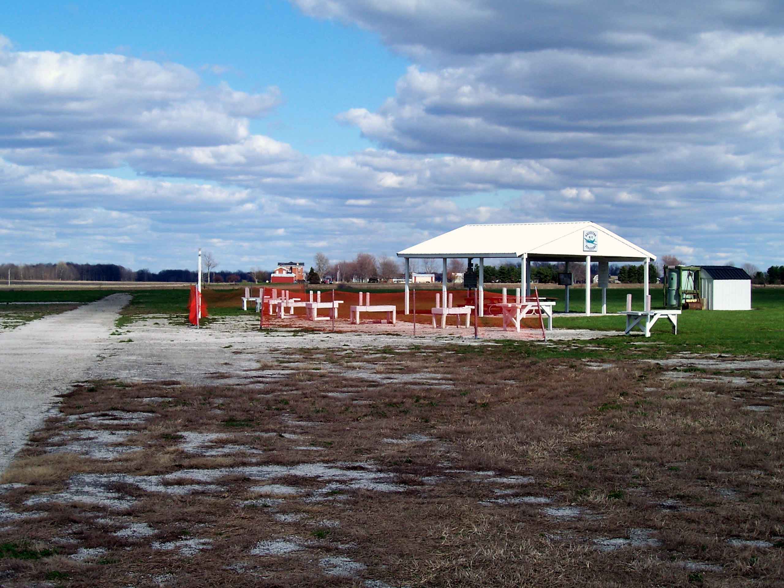pits2.JPG (24275 bytes)