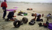 Tony Ferraro changes to Bigfoot-Light tyres. Steef De Rooy (NL87) helps.