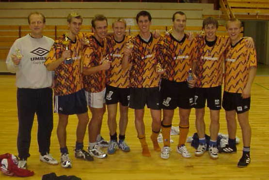 Sunde, Eike, Landsnes, Andersen, A. Ids�, Gysland, Sv�ren and Hinna.