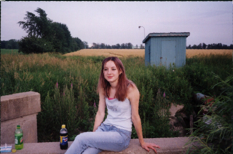 Sabrina_pose.jpg (127412 bytes)