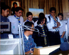 EN LA RADIO 2 (3).jpg (59800 bytes)