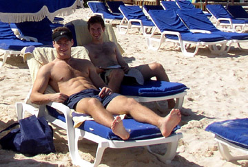 Awww, King Gut and his bro relaxing on the beach