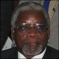 If there is a politician in Malawi, who has been praised for being principled, that man is Gwanda Chakuamba.Gwanda Chakuamba has acted in a manner that has forced Malawians to conclude that he cannot be bought by monetary incentives. In fact Gwanda Chakuamba has returned twice the money that he was given by Bakili Muluzi.Most recently, Gwanda Chakuamba declared that he will resign after one term of office as president, in the event that he was victorious in the polls.On the other hand, he said he would retire when he loses.