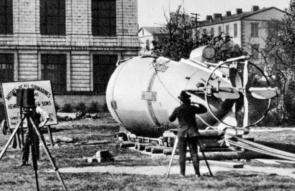 H6-43-Photo of Holland at the Commercial Museum in Philadelphia in 1916