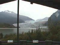 juneau_mendenhall_vis_cntr.jpg (76568 bytes)