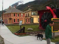 skagway_snowthrower_dad.jpg (102015 bytes)