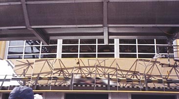 Car.JPG (25973 bytes)