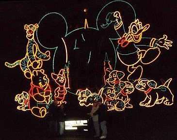 Lights_25th.JPG (90429 bytes)