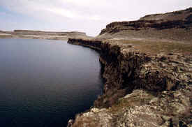 refuge3.jpg (56727 bytes)