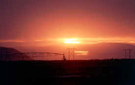 sunset.jpg (24380 bytes)