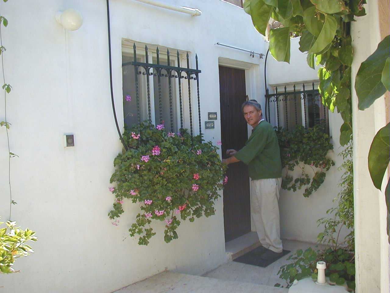 C_000018.jpg (178807 bytes)