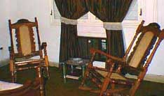 hab2.jpg (14630 bytes)