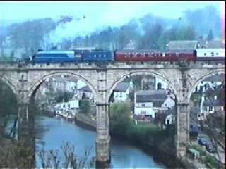 viaduct with mallard summer 88.jpg - 22906 Bytes