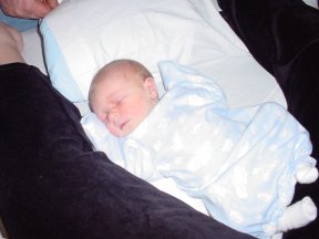 marcus 2 days old.jpg - 11539 Bytes