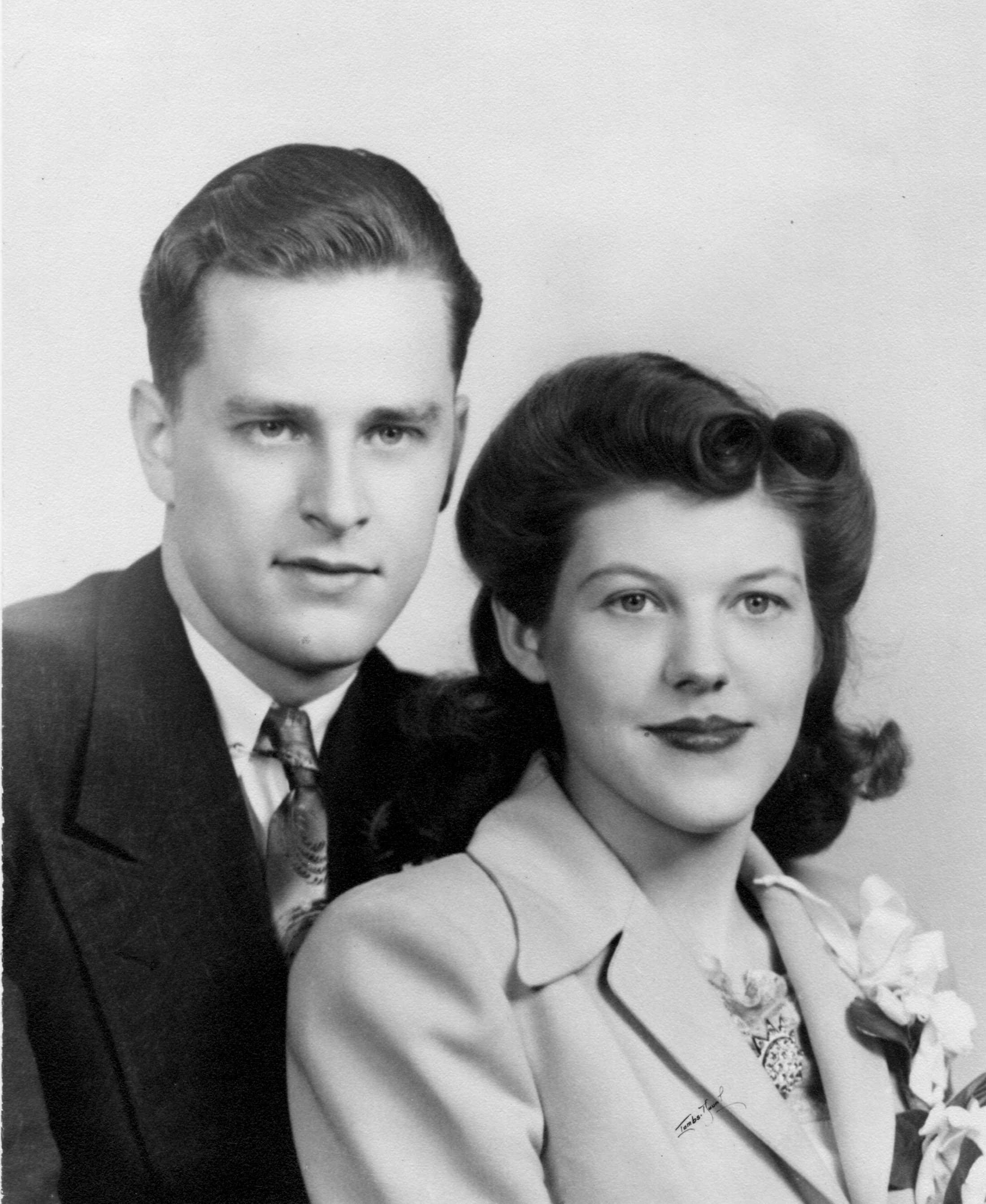 dadmom.jpg (527735 bytes)