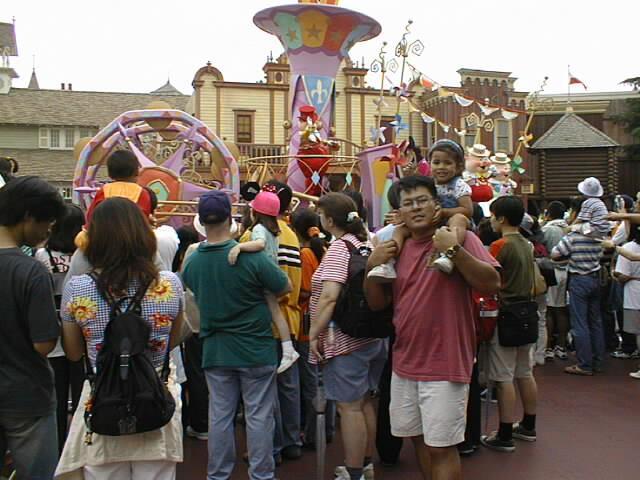 [Disneyland Parade]